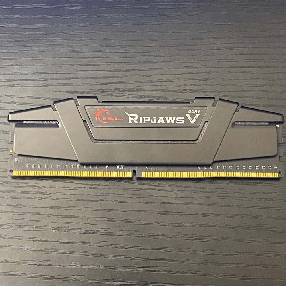 USED - G.SKILL Ripjaws V 8GB (1 x 8GB) 288-Pin DDR4 3200 CL16